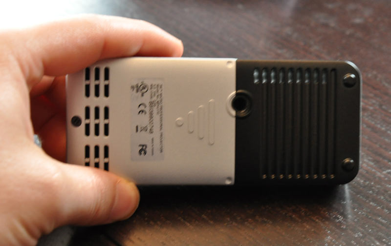 Illustration for article titled 3M MPro110 Handheld Mobile Projector: Lightning Review